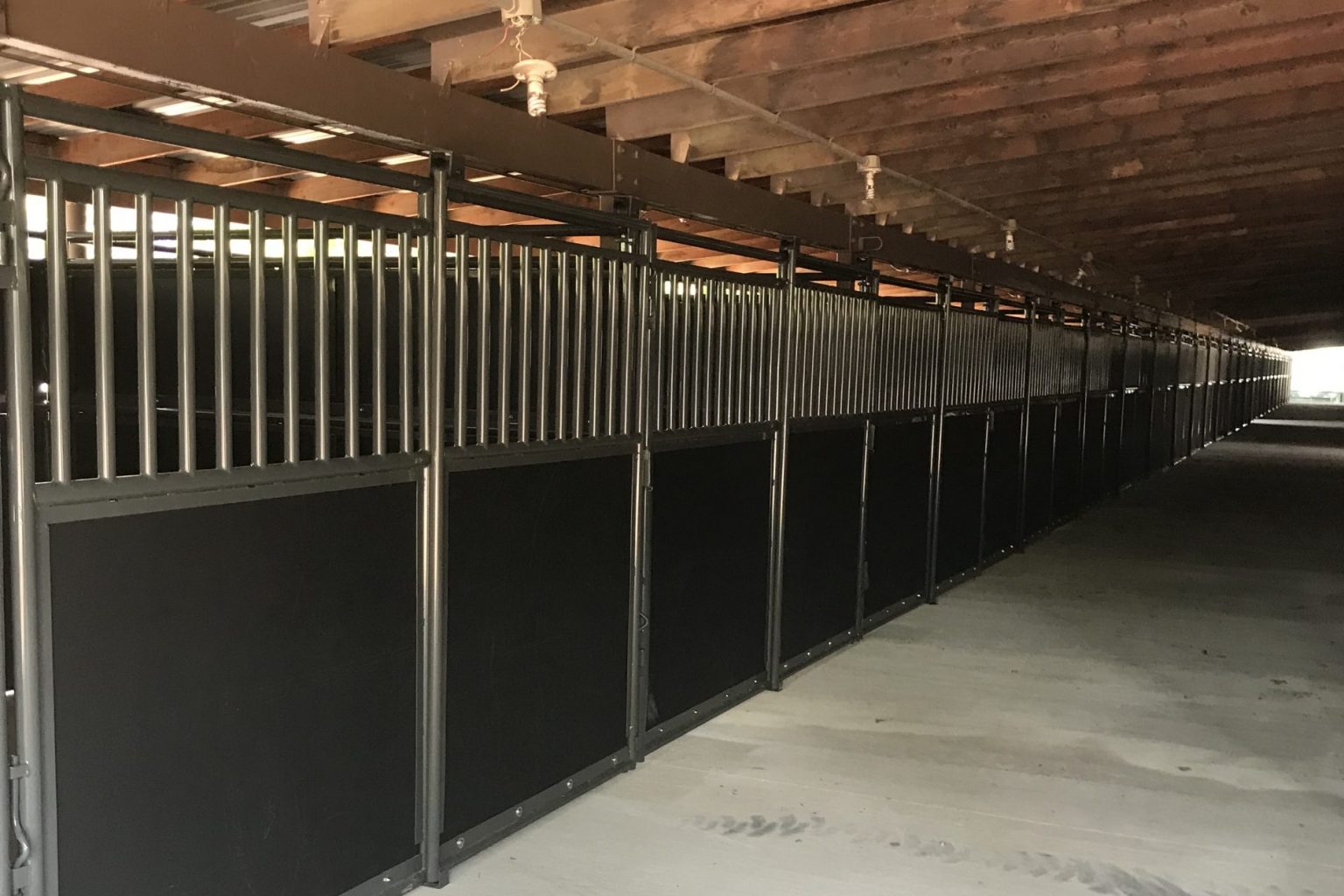 PORTABLE STALLS WW Manufacturing